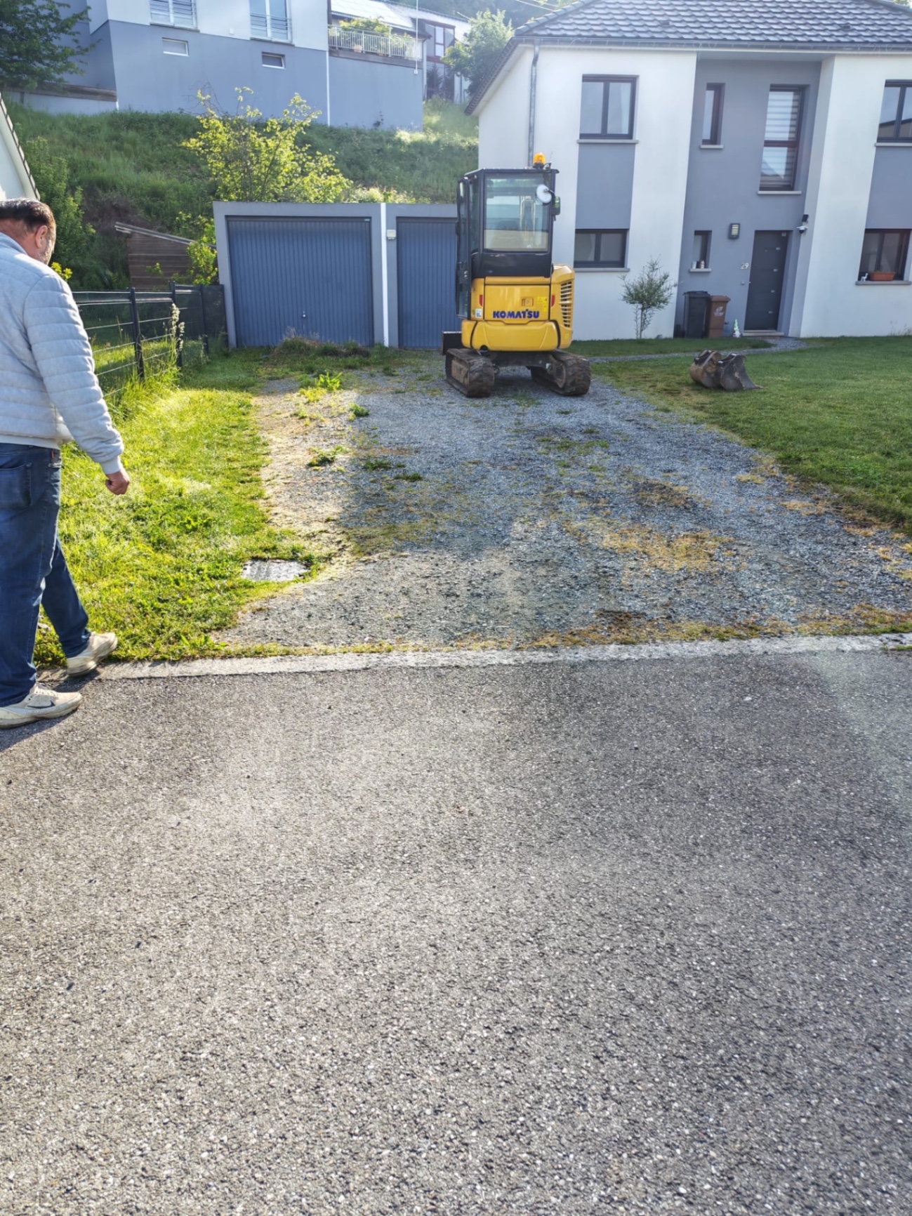Nivellement de la cour à la mini-pelle — BATI-MAN BTP