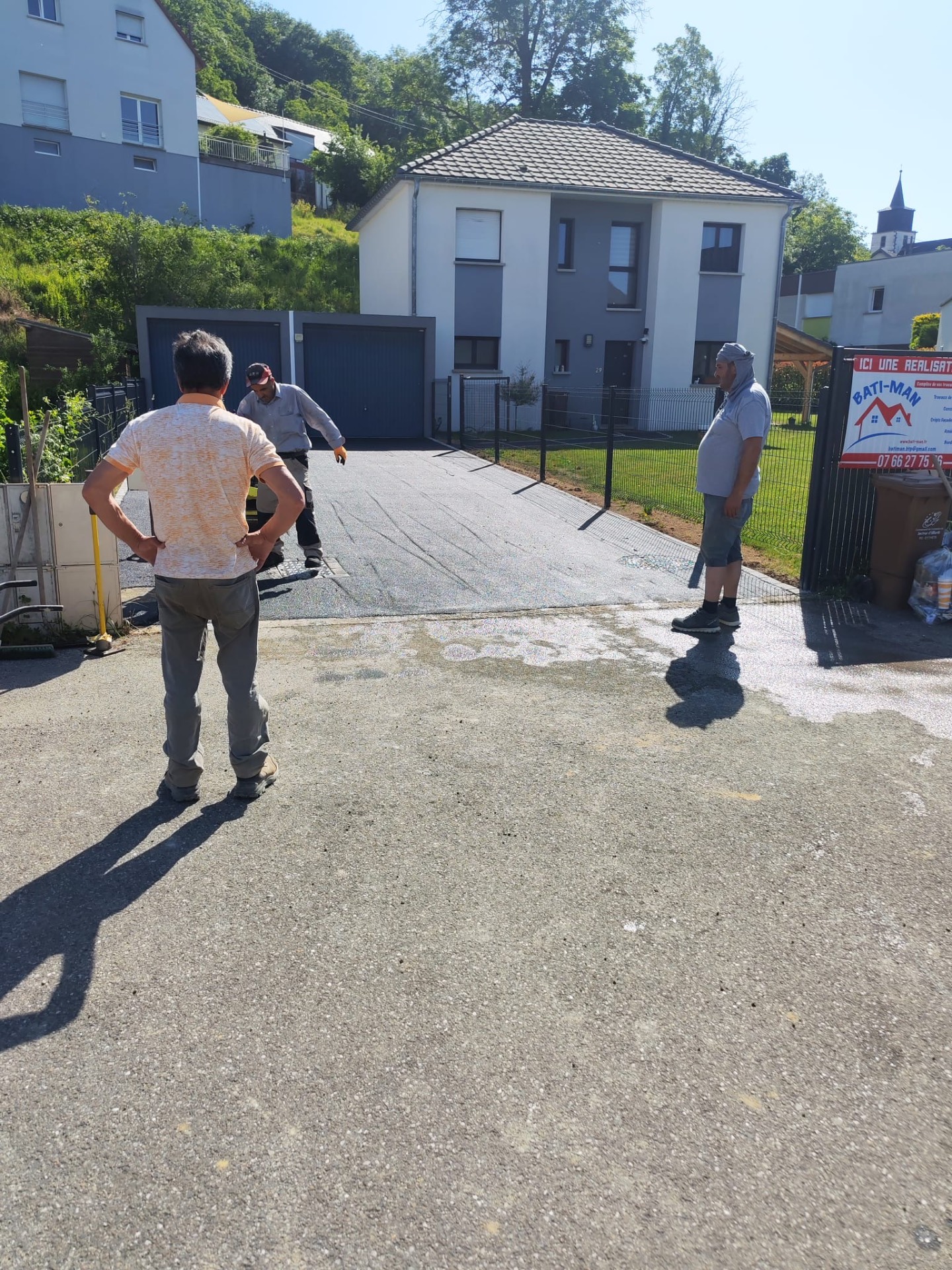 Allée en enrobé fraîchement réalisée — BATI-MAN BTP